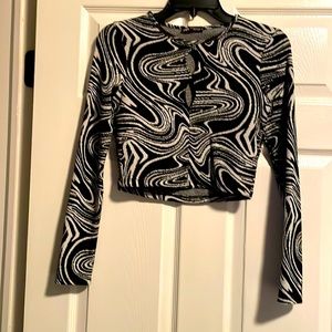 Blk/wht stretch midriff with keyholes.